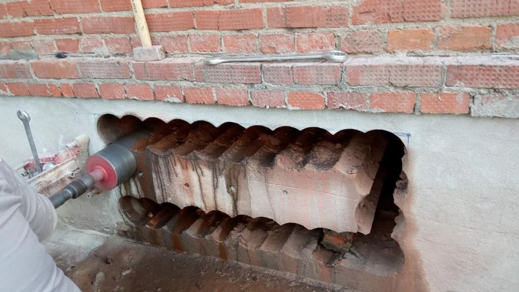 Сверление отверстий — алмазная резка проёма в фундаменте